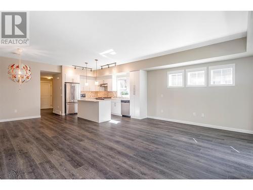 680 Old Meadows Road Unit# 68, Kelowna, BC - Indoor Photo Showing Kitchen