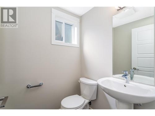 680 Old Meadows Road Unit# 68, Kelowna, BC - Indoor Photo Showing Bathroom