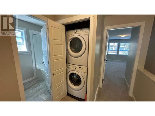 680 Old Meadows Road Unit# 68, Kelowna, BC - Indoor Photo Showing Laundry Room