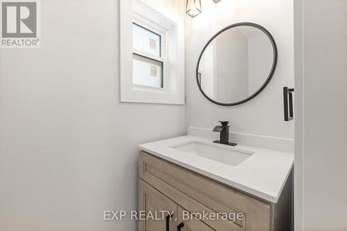 124 Colborne Street, Kawartha Lakes (Fenelon Falls), ON - Indoor Photo Showing Bathroom