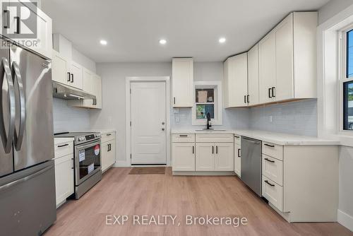 124 Colborne Street, Kawartha Lakes (Fenelon Falls), ON - Indoor Photo Showing Kitchen