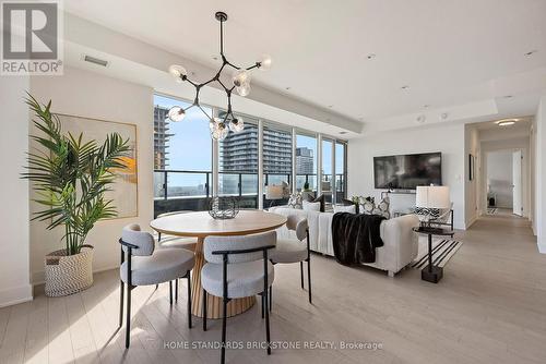 3907 - 955 Bay Street, Toronto, ON - Indoor