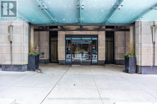 3907 - 955 Bay Street, Toronto, ON - Outdoor