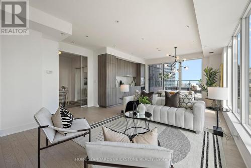 3907 - 955 Bay Street, Toronto, ON - Indoor Photo Showing Living Room