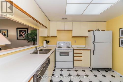 702 - 7601 Bathurst Street, Vaughan, ON - Indoor Photo Showing Kitchen With Double Sink