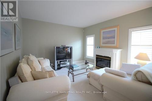 9 Bridgenorth Crescent, Hamilton (Stoney Creek), ON - Indoor Photo Showing Living Room With Fireplace