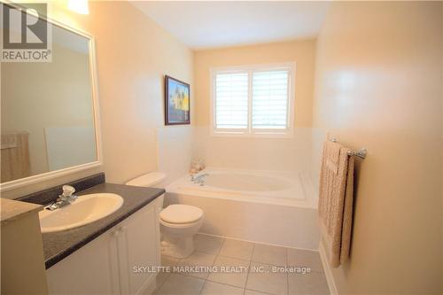 9 Bridgenorth Crescent, Hamilton (Stoney Creek), ON - Indoor Photo Showing Bathroom