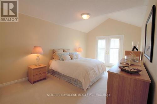 9 Bridgenorth Crescent, Hamilton, ON - Indoor Photo Showing Bedroom