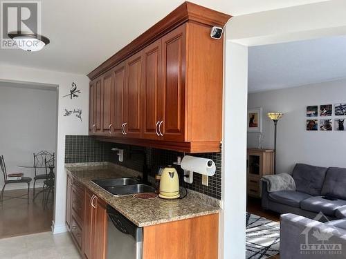 125 Woodmill Terrace, Ottawa, ON - Indoor Photo Showing Kitchen With Double Sink