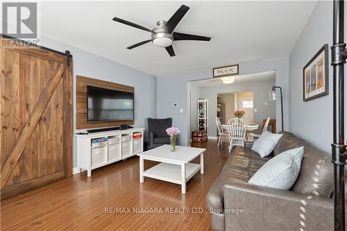 46 Doncaster Boulevard, St. Catharines, ON - Indoor Photo Showing Living Room