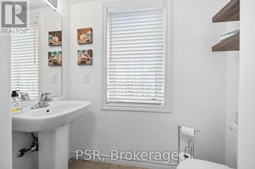 91 Mayland Trail, Hamilton, ON - Indoor Photo Showing Bathroom