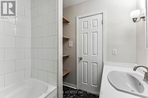 34 Devere Drive, Guelph, ON - Indoor Photo Showing Bathroom