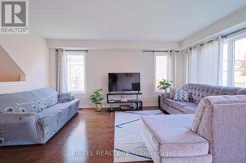 7732 Shaw Street, Niagara Falls, ON - Indoor Photo Showing Living Room