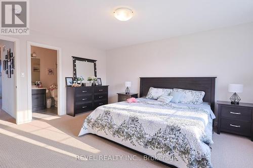 7732 Shaw Street, Niagara Falls, ON - Indoor Photo Showing Bedroom