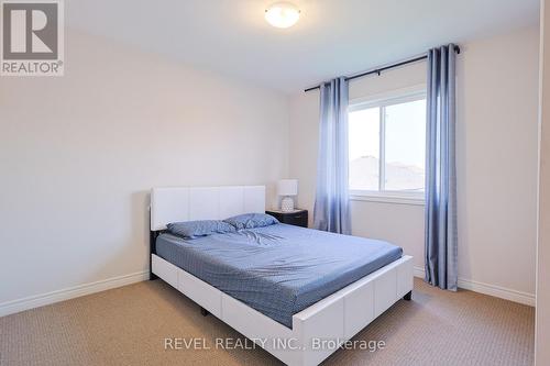 7732 Shaw Street, Niagara Falls, ON - Indoor Photo Showing Bedroom