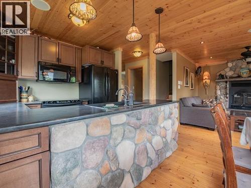 17 Jackson Avenue, Teslin, YT - Indoor Photo Showing Kitchen