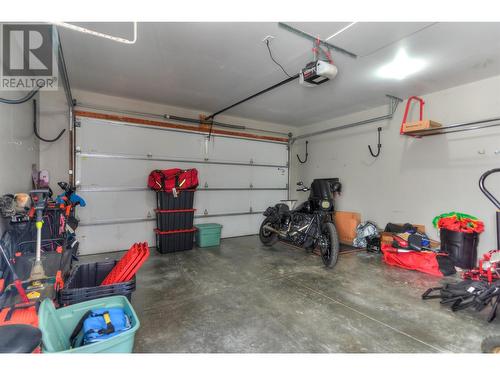 328 Providence Avenue Unit# 10, Kelowna, BC - Indoor Photo Showing Garage