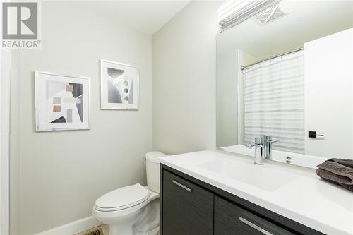 215 Trudeau Drive Unit# 69, Sarnia, ON - Indoor Photo Showing Bathroom