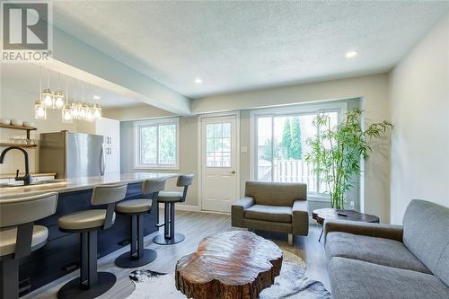 215 Trudeau Drive Unit# 69, Sarnia, ON - Indoor Photo Showing Living Room