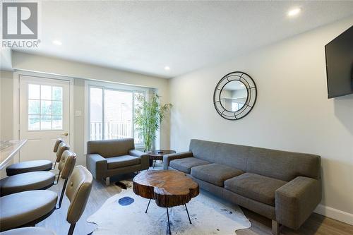 215 Trudeau Drive Unit# 69, Sarnia, ON - Indoor Photo Showing Living Room