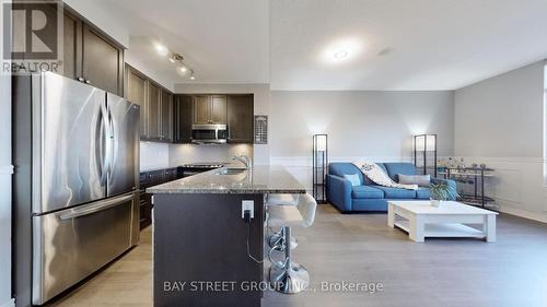 915 - 9245 Jane Street, Vaughan, ON - Indoor Photo Showing Kitchen With Upgraded Kitchen