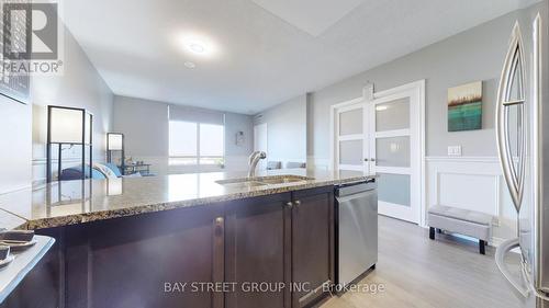 915 - 9245 Jane Street, Vaughan, ON - Indoor Photo Showing Kitchen With Double Sink