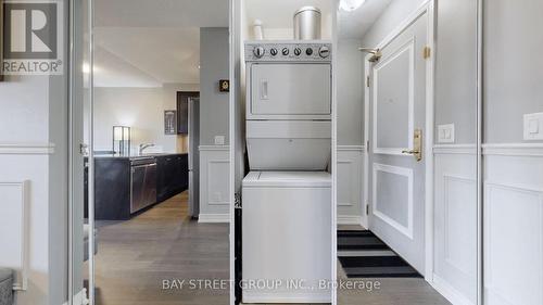 915 - 9245 Jane Street, Vaughan, ON - Indoor Photo Showing Laundry Room