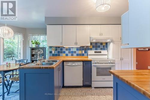 34 Ward Drive, Barrie (Painswick North), ON - Indoor Photo Showing Kitchen With Double Sink