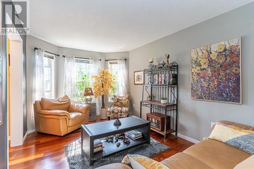 34 Ward Drive, Barrie, ON - Indoor Photo Showing Living Room