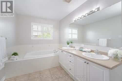 3137 Eclipse Avenue, Mississauga, ON - Indoor Photo Showing Bathroom