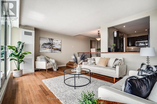 Ph2012 - 250 Scarlett Road, Toronto (Rockcliffe-Smythe), ON - Indoor Photo Showing Living Room