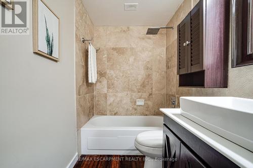 Ph2012 - 250 Scarlett Road, Toronto (Rockcliffe-Smythe), ON - Indoor Photo Showing Bathroom