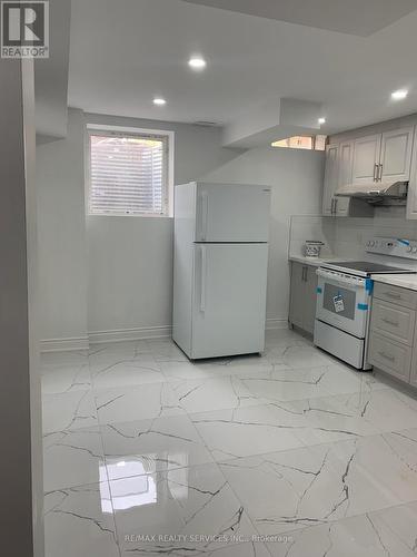 12 Fitzgibson Street, Brampton, ON - Indoor Photo Showing Kitchen