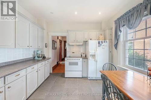 61 Rosedale Avenue W, Brampton, ON - Indoor Photo Showing Kitchen