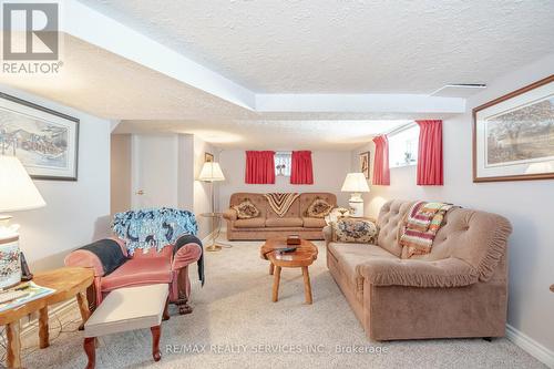 61 Rosedale Avenue W, Brampton, ON - Indoor Photo Showing Living Room