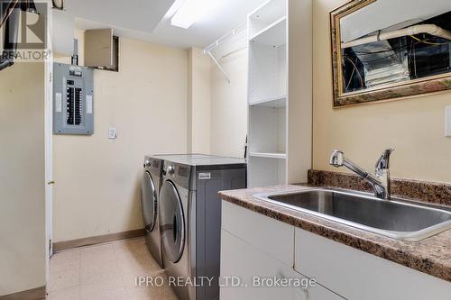 2518 Carberry Way, Oakville, ON - Indoor Photo Showing Laundry Room