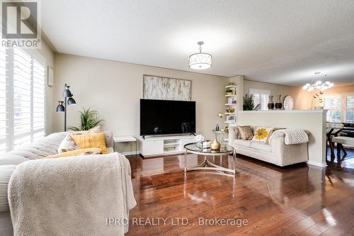 2518 Carberry Way, Oakville, ON - Indoor Photo Showing Living Room