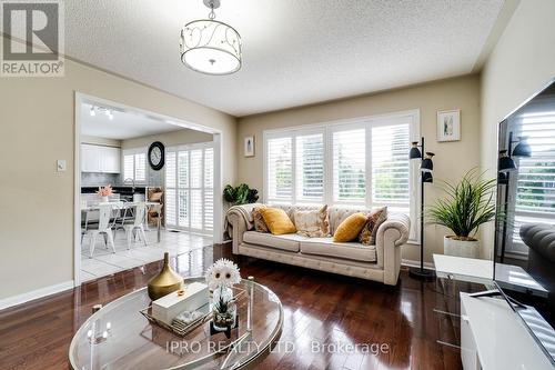 2518 Carberry Way, Oakville, ON - Indoor Photo Showing Living Room