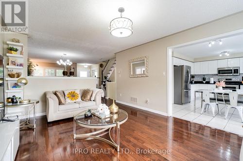 2518 Carberry Way, Oakville (West Oak Trails), ON - Indoor Photo Showing Living Room