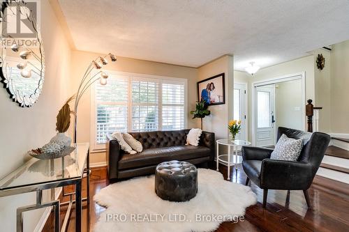 2518 Carberry Way, Oakville, ON - Indoor Photo Showing Living Room