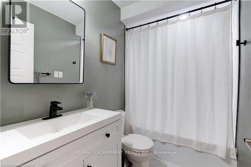 22 Garden Crescent, Hamilton, ON - Indoor Photo Showing Bathroom