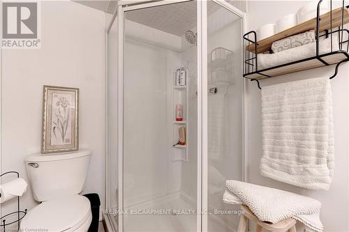 22 Garden Crescent, Hamilton (Burkholme), ON - Indoor Photo Showing Bathroom