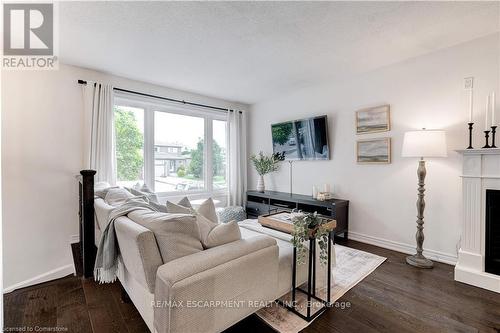 22 Garden Crescent, Hamilton (Burkholme), ON - Indoor Photo Showing Living Room With Fireplace