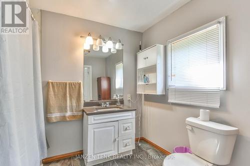 800 1St Concession Rd Enr Road, Norfolk (Fairground), ON - Indoor Photo Showing Bathroom