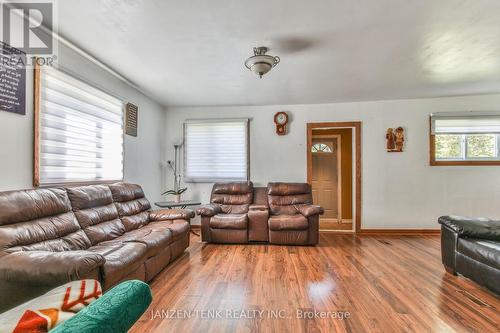 800 1St Concession Rd Enr Road, Norfolk (Fairground), ON - Indoor Photo Showing Living Room