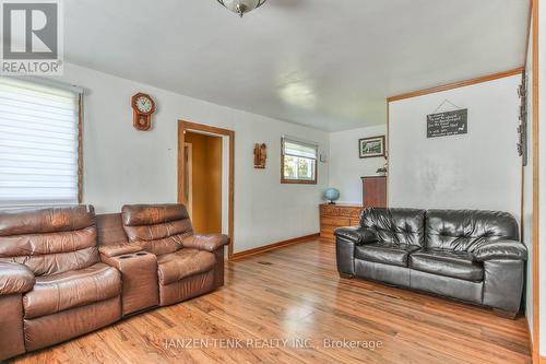 800 1St Concession Rd Enr Road, Norfolk (Fairground), ON - Indoor Photo Showing Living Room