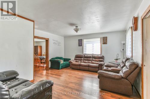 800 1St Concession Rd Enr Road, Norfolk (Fairground), ON - Indoor Photo Showing Living Room