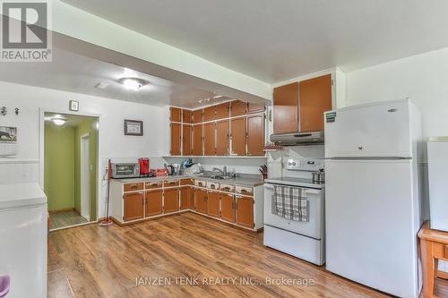 800 1St Concession Rd Enr Road, Norfolk (Fairground), ON - Indoor Photo Showing Kitchen