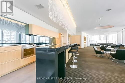 2208 - 65 Bremner Boulevard, Toronto (Waterfront Communities), ON - Indoor Photo Showing Kitchen