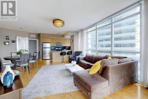 2208 - 65 Bremner Boulevard, Toronto, ON - Indoor Photo Showing Living Room